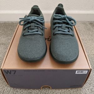 Allbirds WOMENS SIZE 7 Wool Runners— (Matcha)